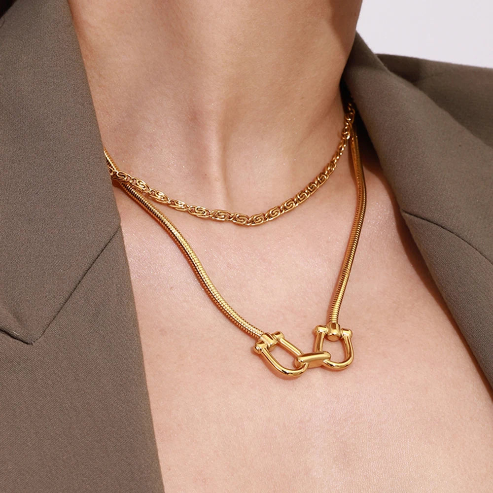 Vera Knot Necklace