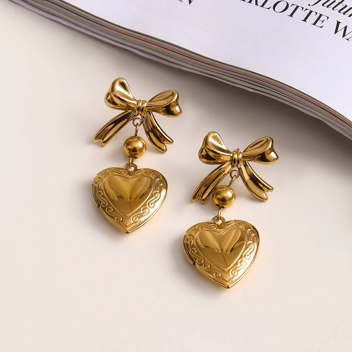 Amour Bow Locket